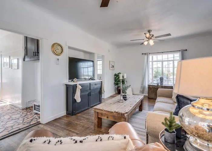 1926 Original Firehouse, Close To U Of A, Loft *